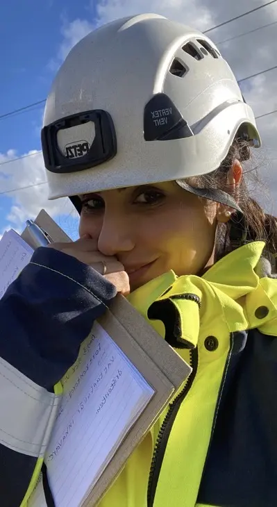 Selfie på Bahar Fahimi, studerande elkraftsingenjör.