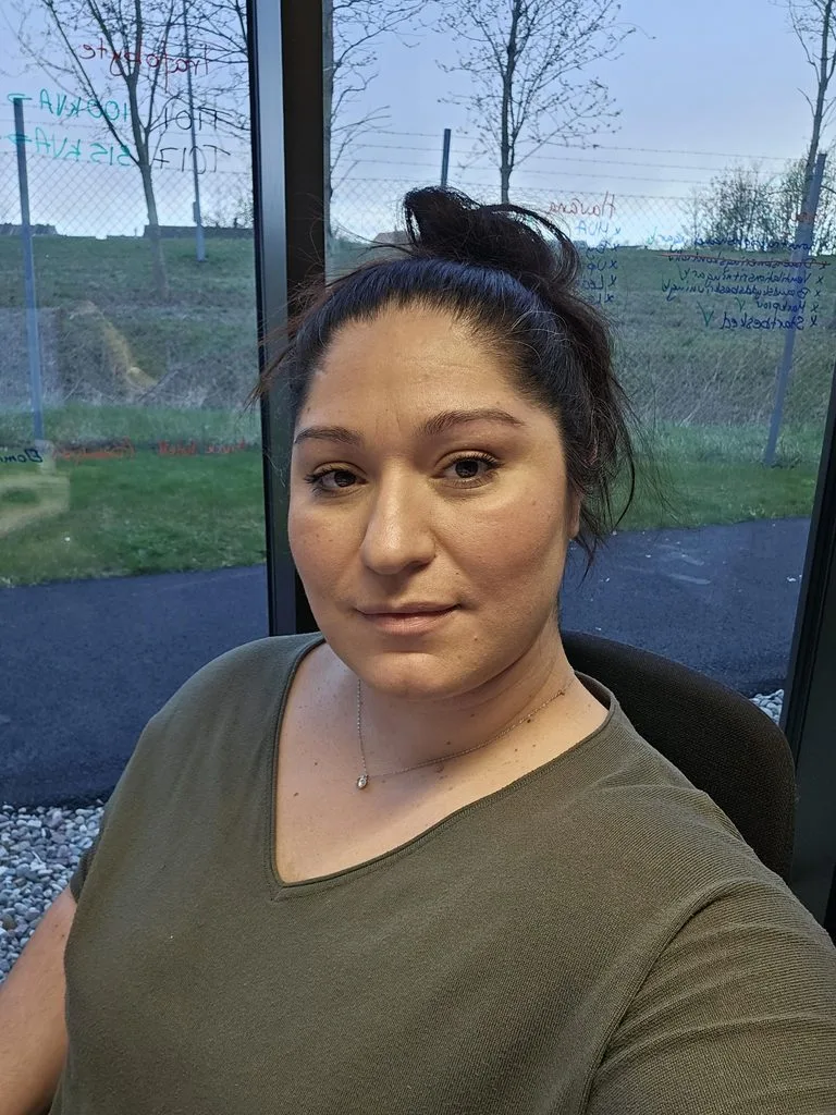 Porträttbild på Sheida Boustman, studerande elnätsprojektör.
