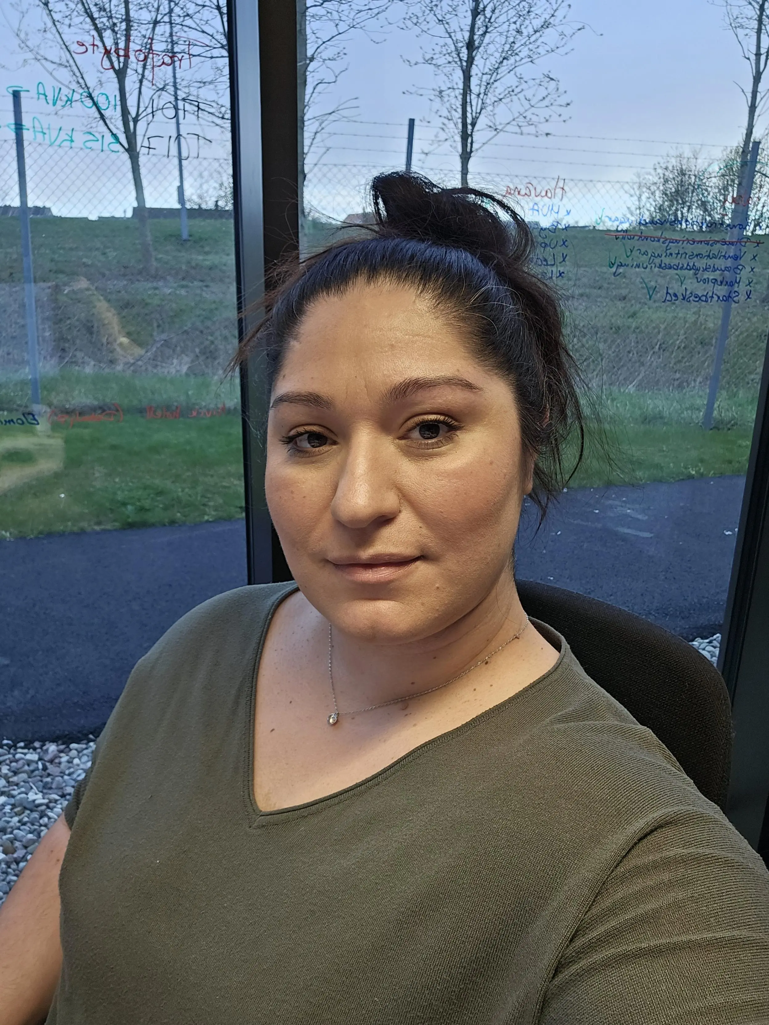 Porträttbild på Sheida Boustman, studerande elnätsprojektör.