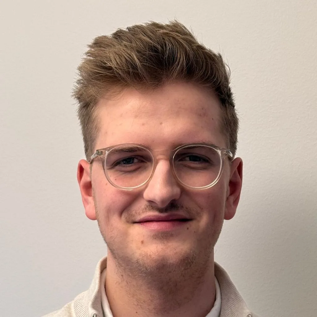 Porträttbild på Alex Lindell, studerande IT-säkerhetsspecialist