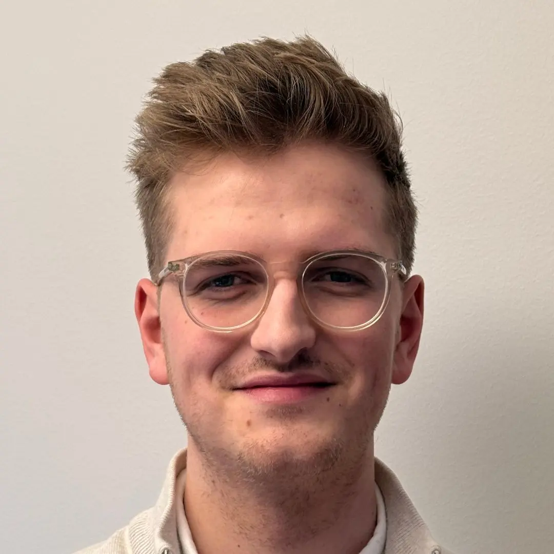 Porträttbild på Alex Lindell, studerande IT-säkerhetsspecialist