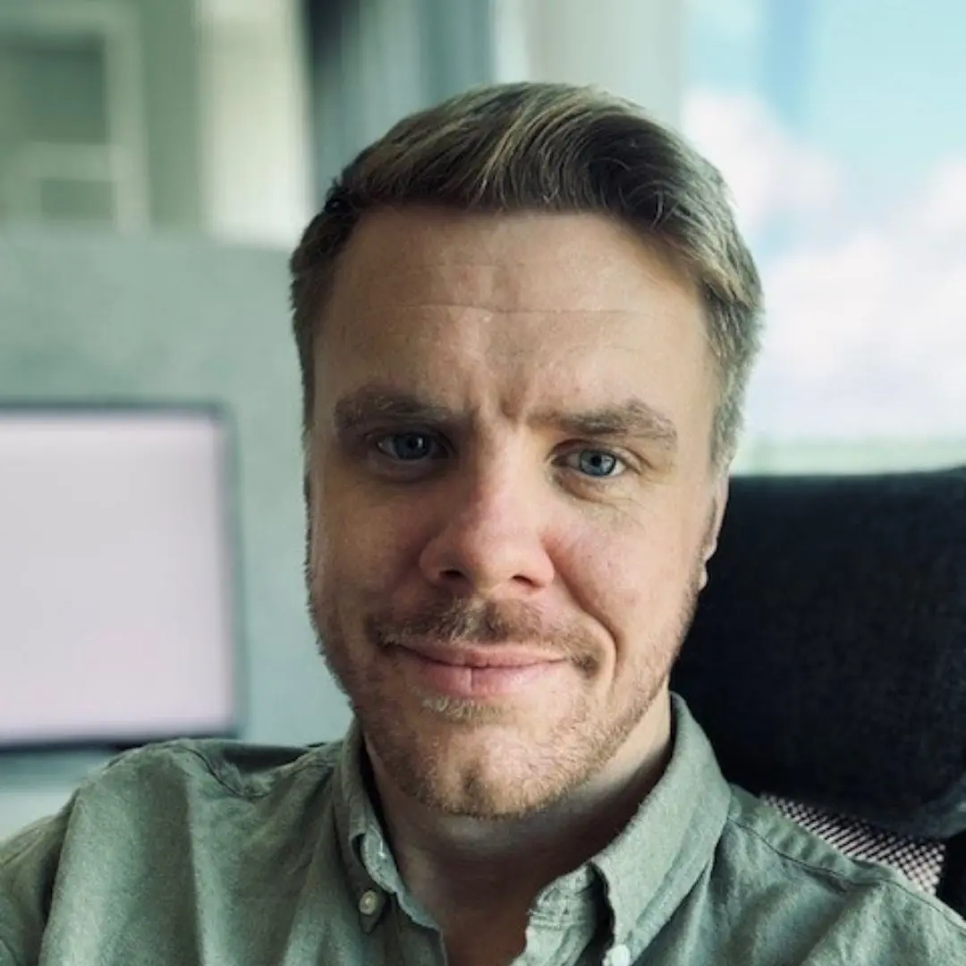 Porträttbild på Alexander Blomkvist, studerande elkraftsingenjör.