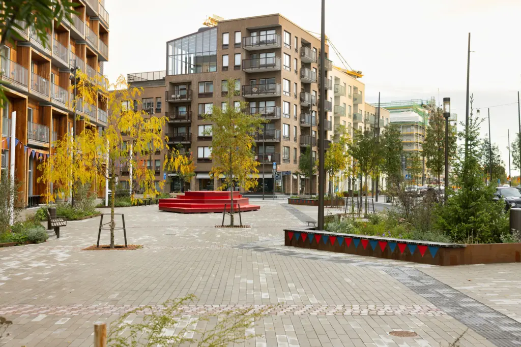 Gröna ytor och nybyggda hus i Täby Park.