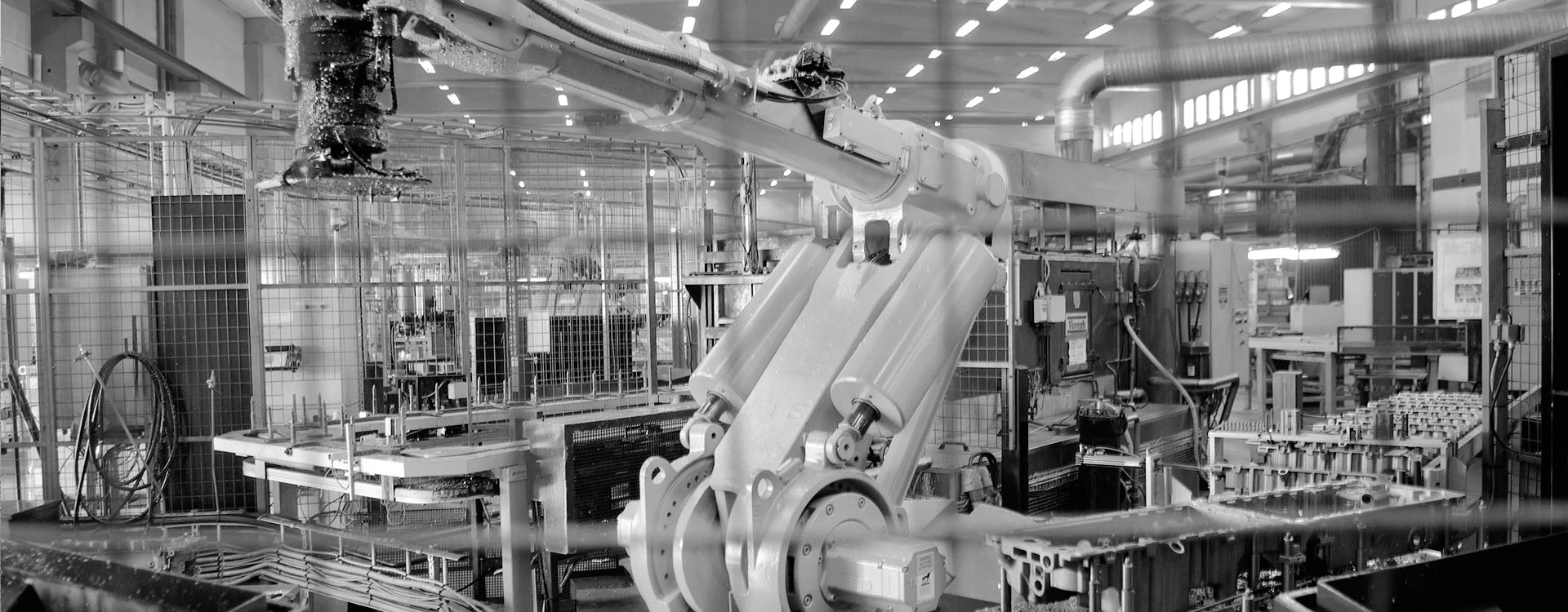 Industrirobot i industrianläggning