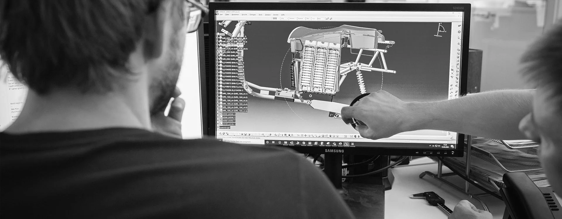 Studerande som arbetar med 3D-konstruktion i CAD-program